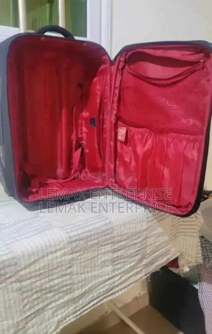 Traveling Bag / Suitcase Studio Black Medium
