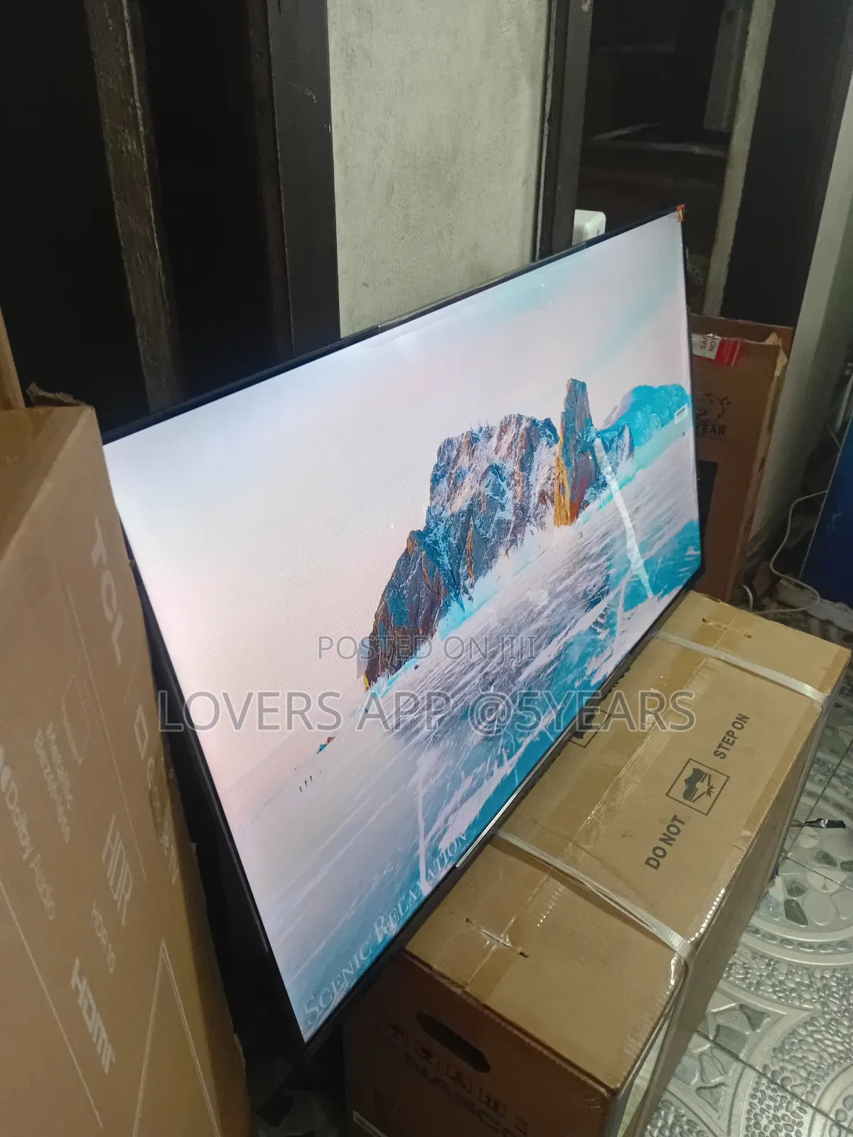 TCL Q43led Smart HDR Tv.