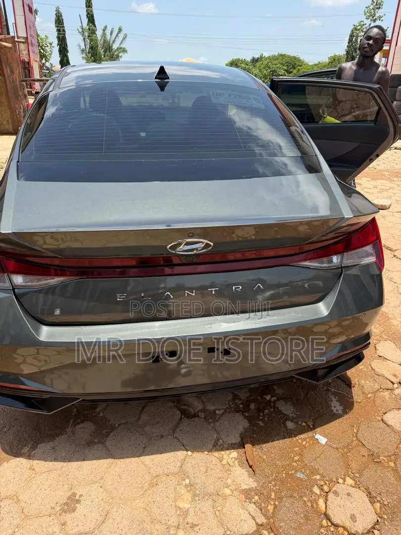 Hyundai Elantra SEL 2023 Gray