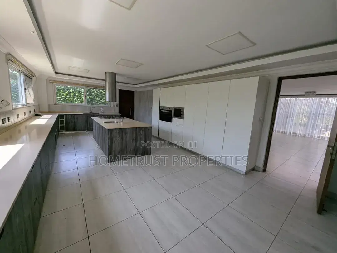 4bdrm Mansion in Airport Hillls for sale