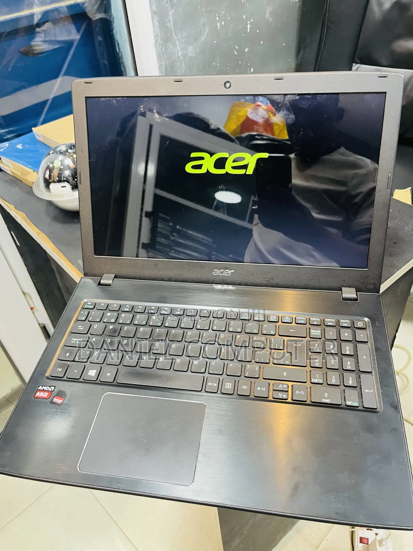 Laptop Acer Aspire E5-523G 8GB AMD A10 HDD 750GB