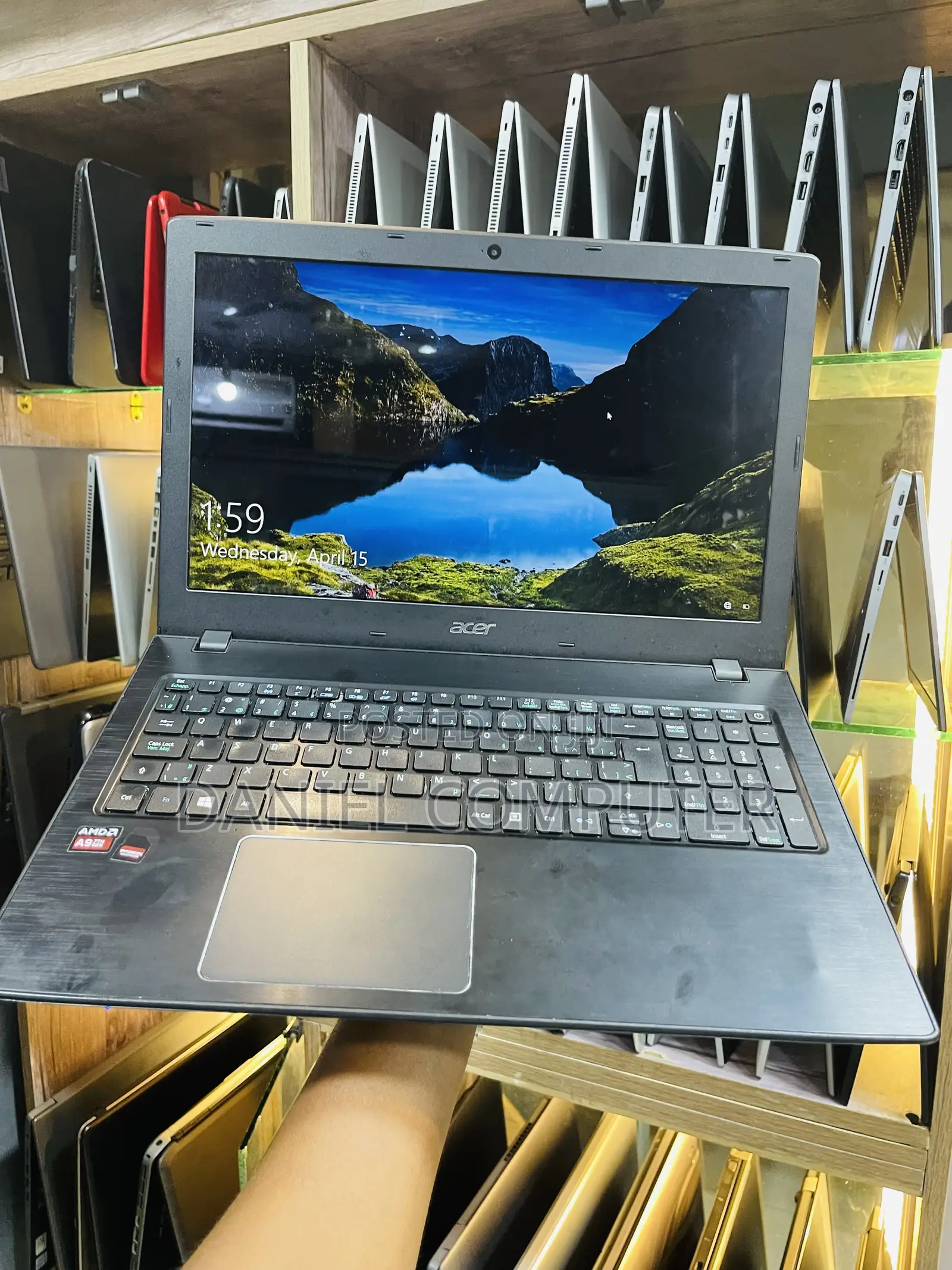 Laptop Acer Aspire E5-523G 8GB AMD A10 HDD 750GB