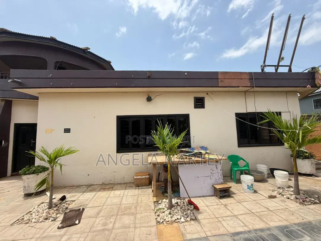 10 Bedroom Guest House for Sale