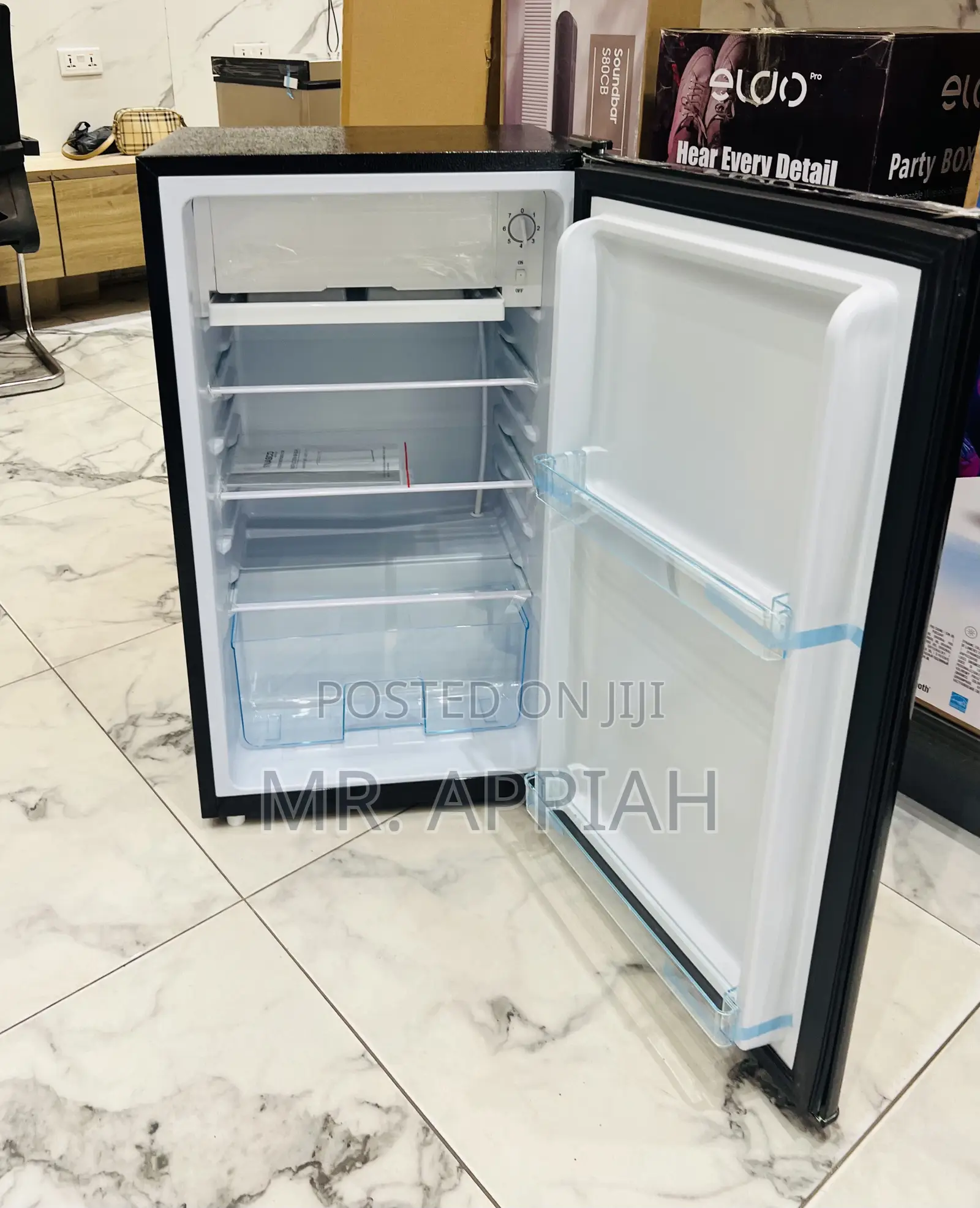 Manual Defrost Nasco Nasf1-110fl Single Door Table Top Fridge,Black.