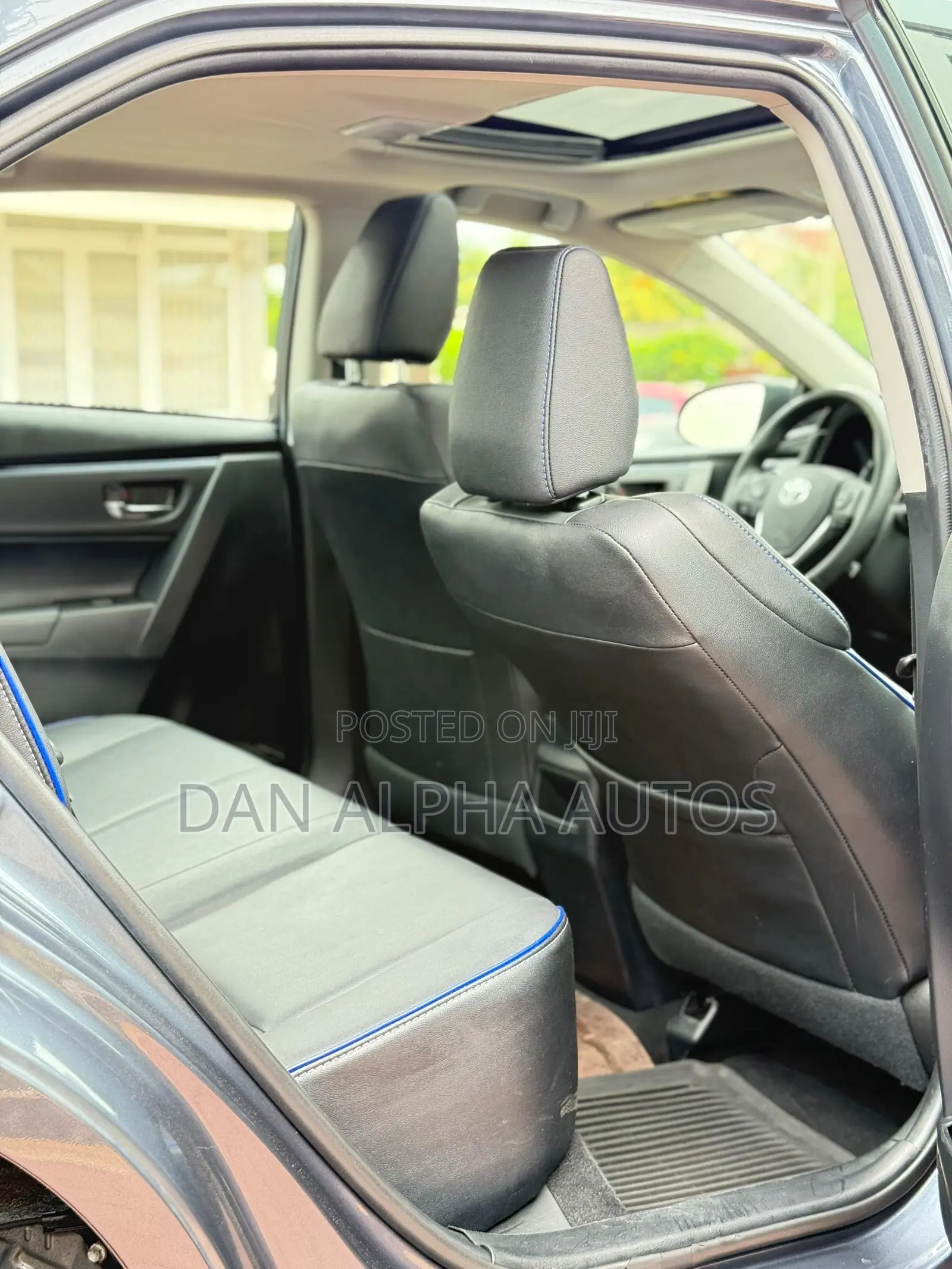 Toyota Corolla XSE 4dr Sedan (1.8L 4cyl CVT) 2017