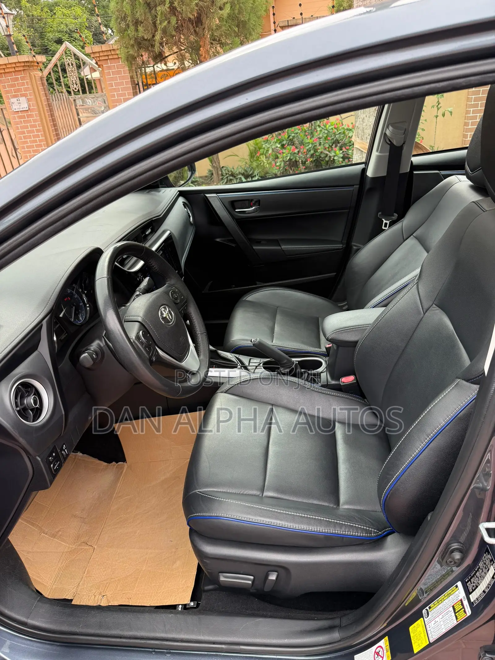 Toyota Corolla XSE 4dr Sedan (1.8L 4cyl CVT) 2017