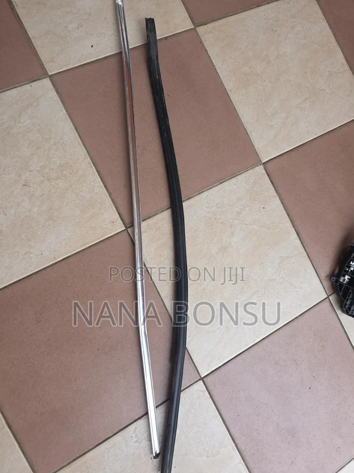 2019 Chevrolet Cruze Driver Door Fixture and Rubber