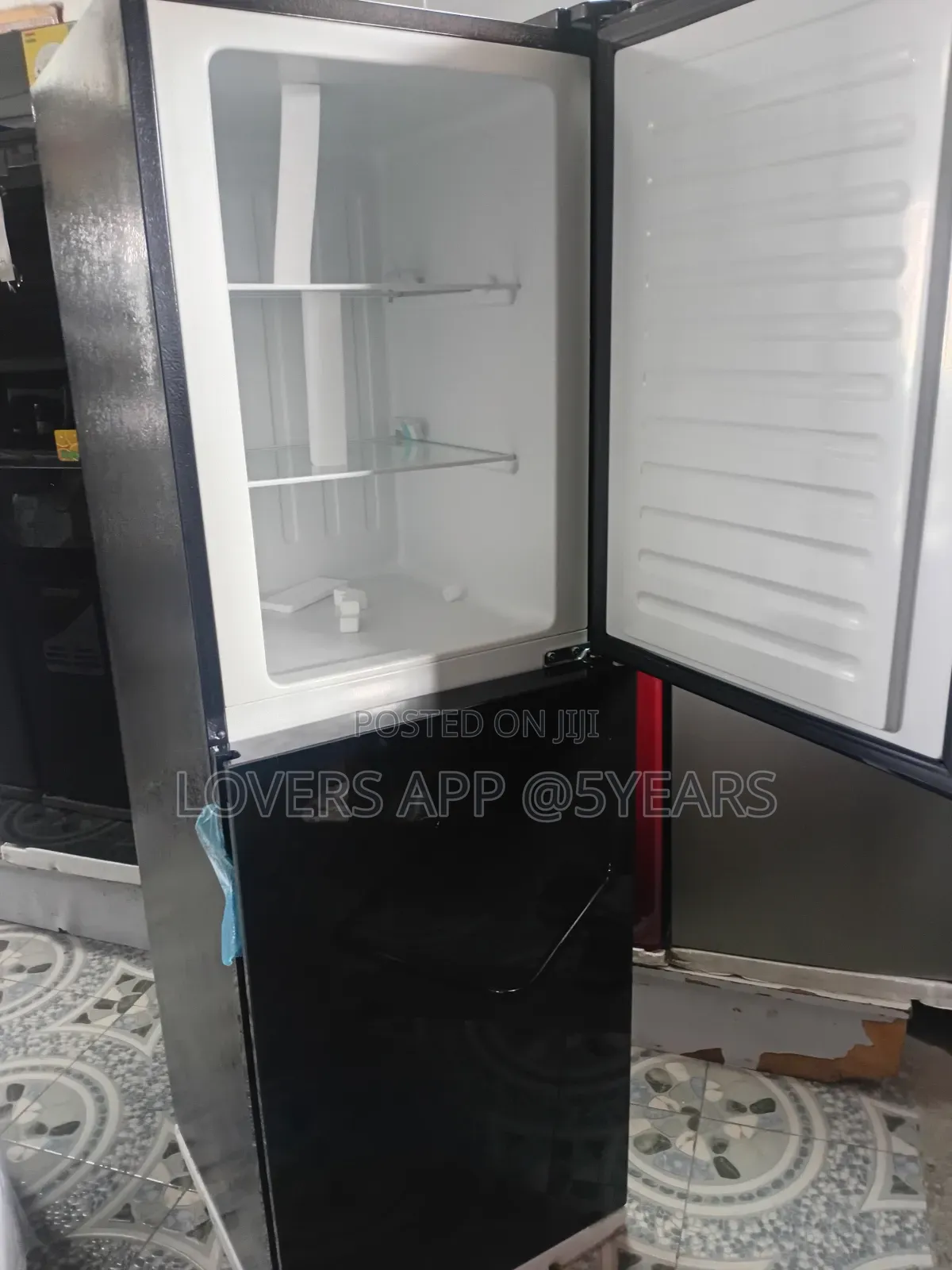Black 243l Luxury Beauty Home Appliance Fridge.