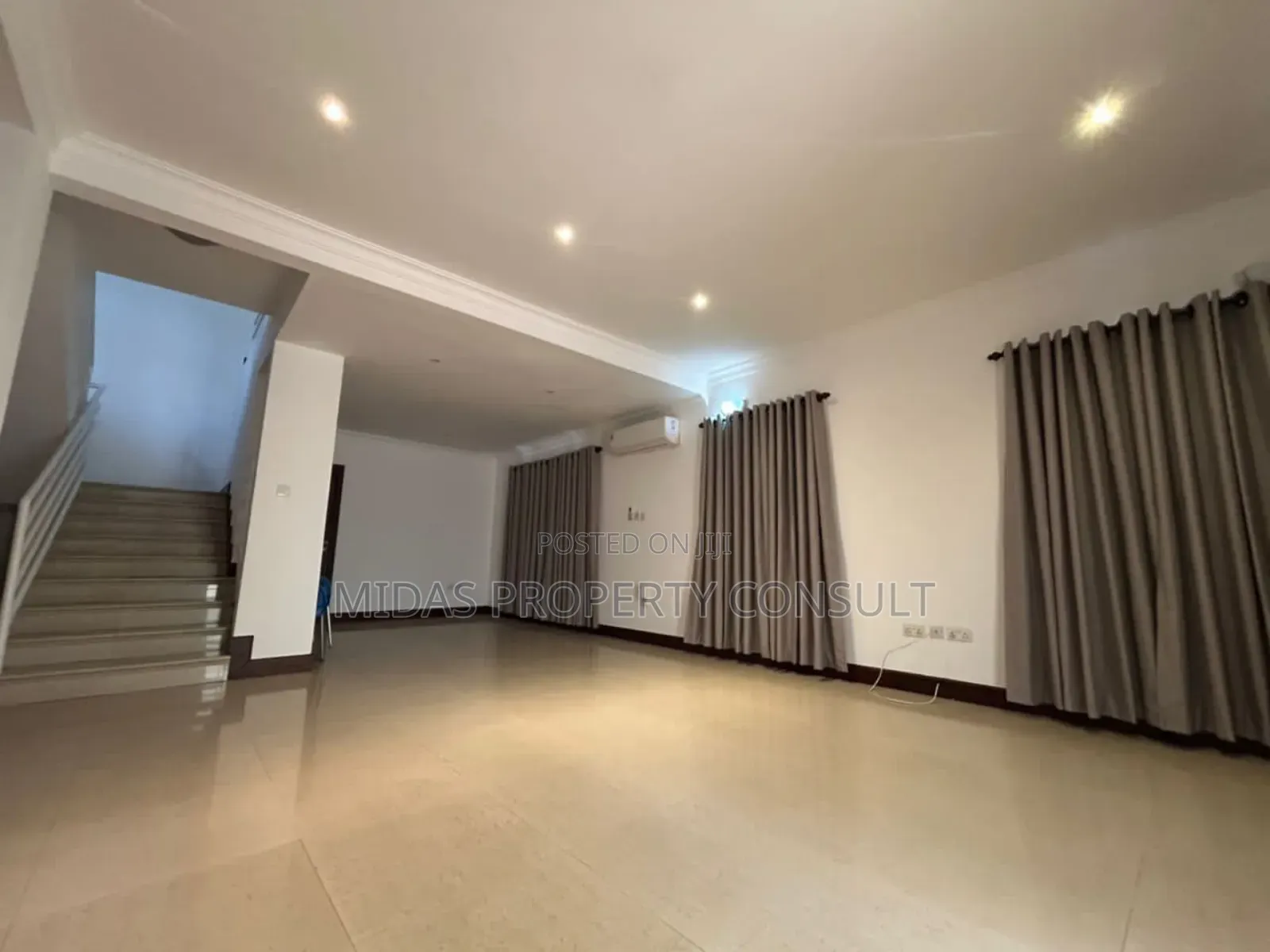 3bdrm Townhouse / Terrace in Airport for rent