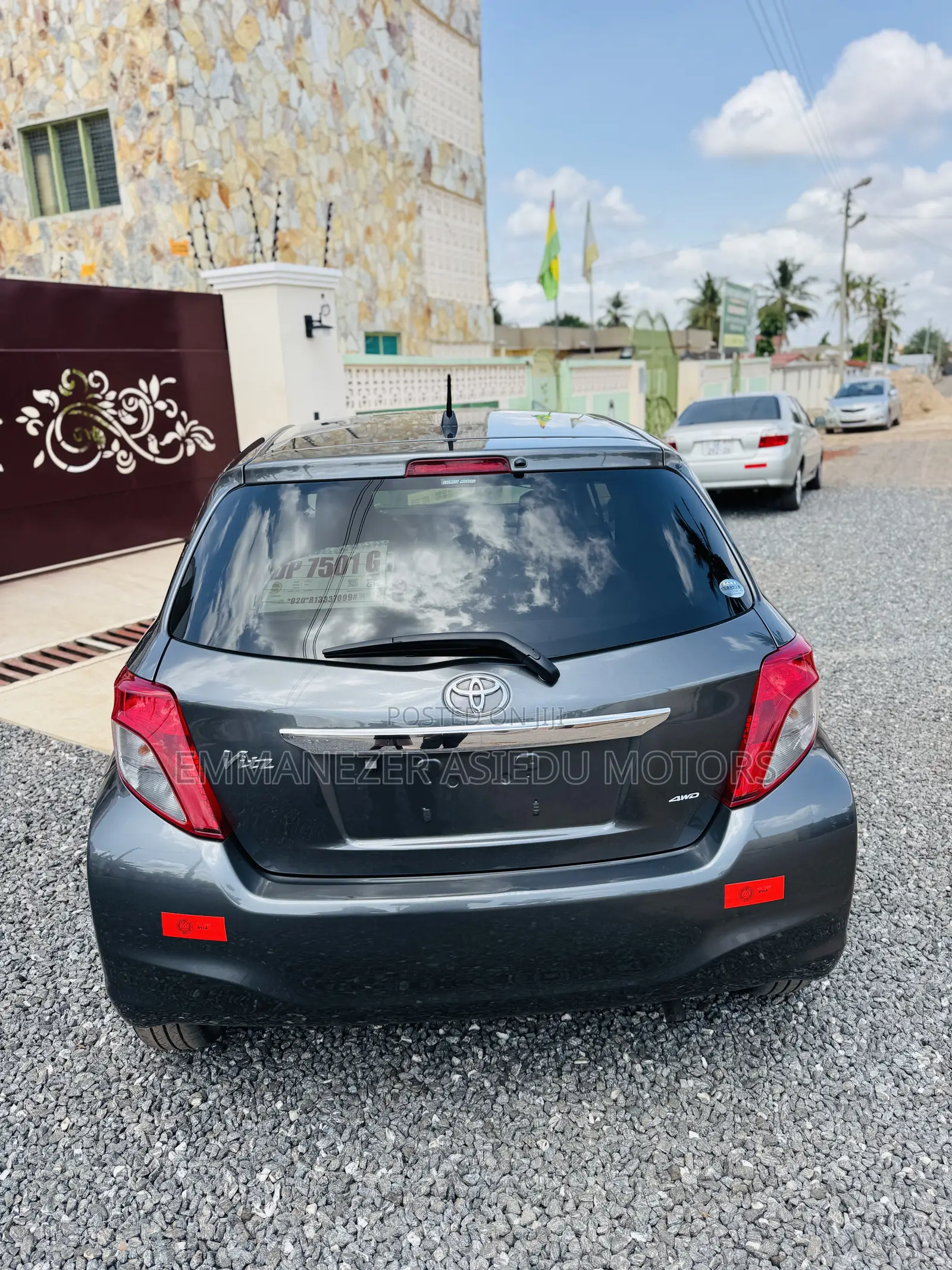 Toyota Vitz 1.3 AWD 5dr 2013 Gray