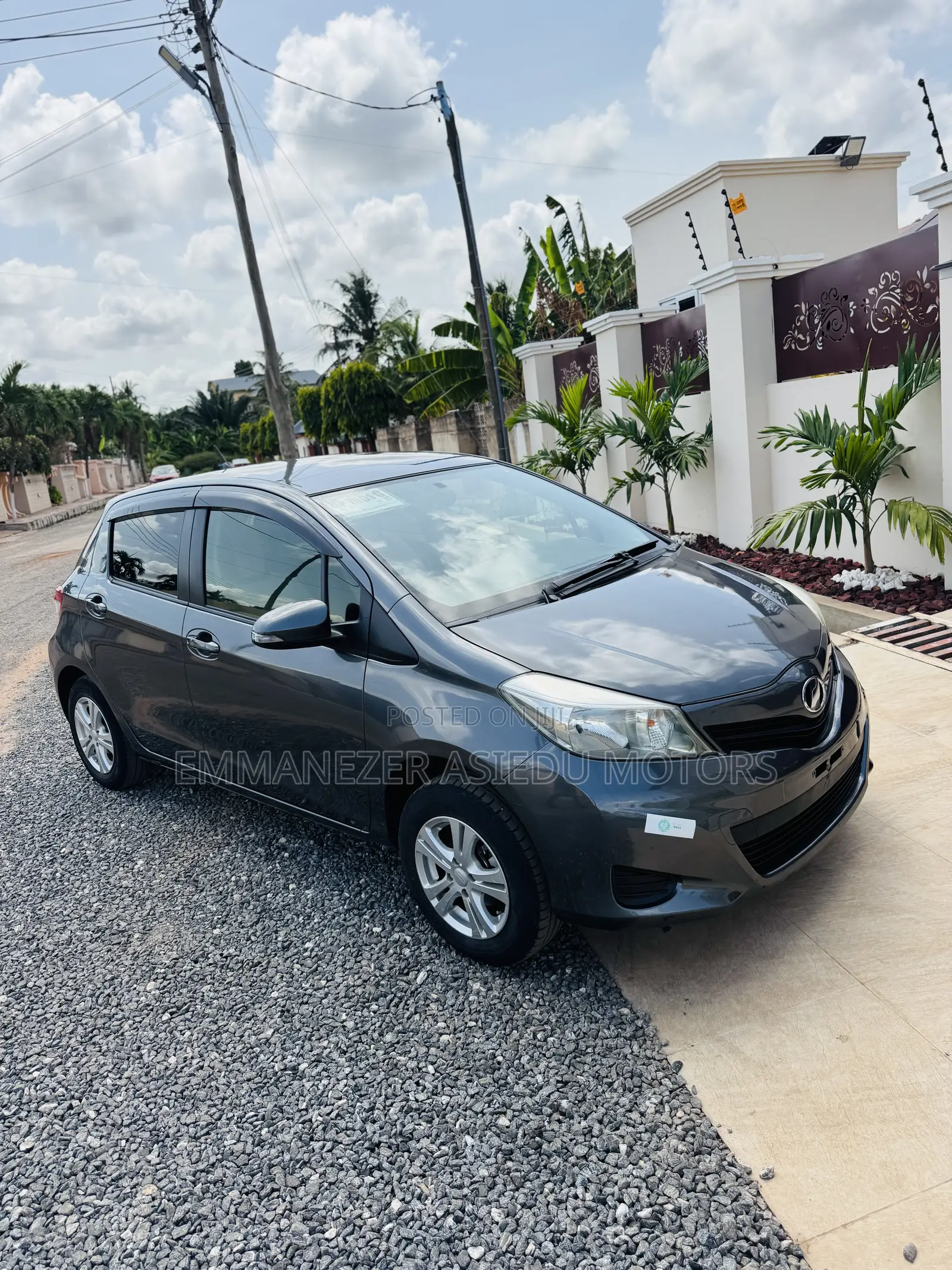 Toyota Vitz 1.3 AWD 5dr 2013 Gray