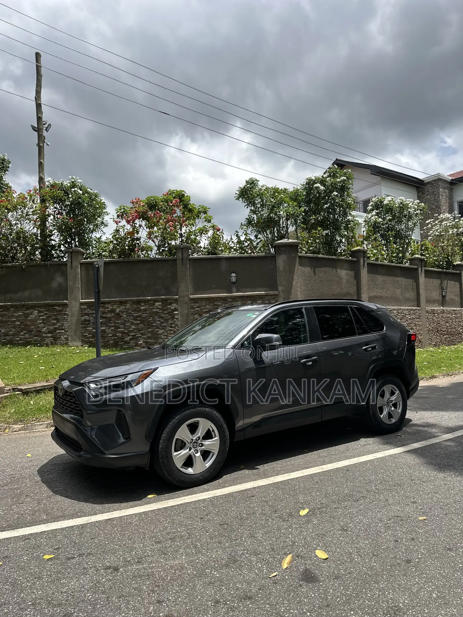 Toyota RAV4 XLE 2022 Gray