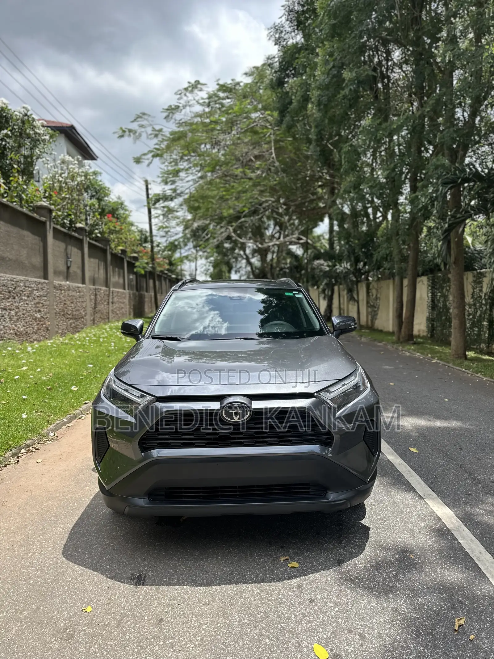 Toyota RAV4 XLE 2022 Gray