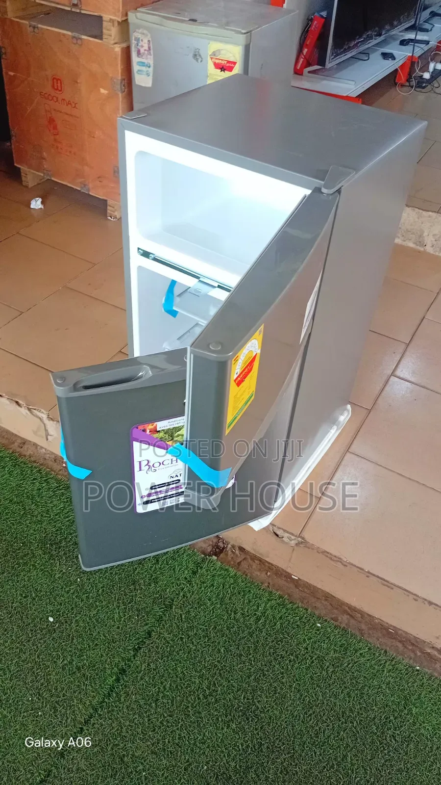 Roch RFR-110d-B Refrigerator – Small Size, Big Performance