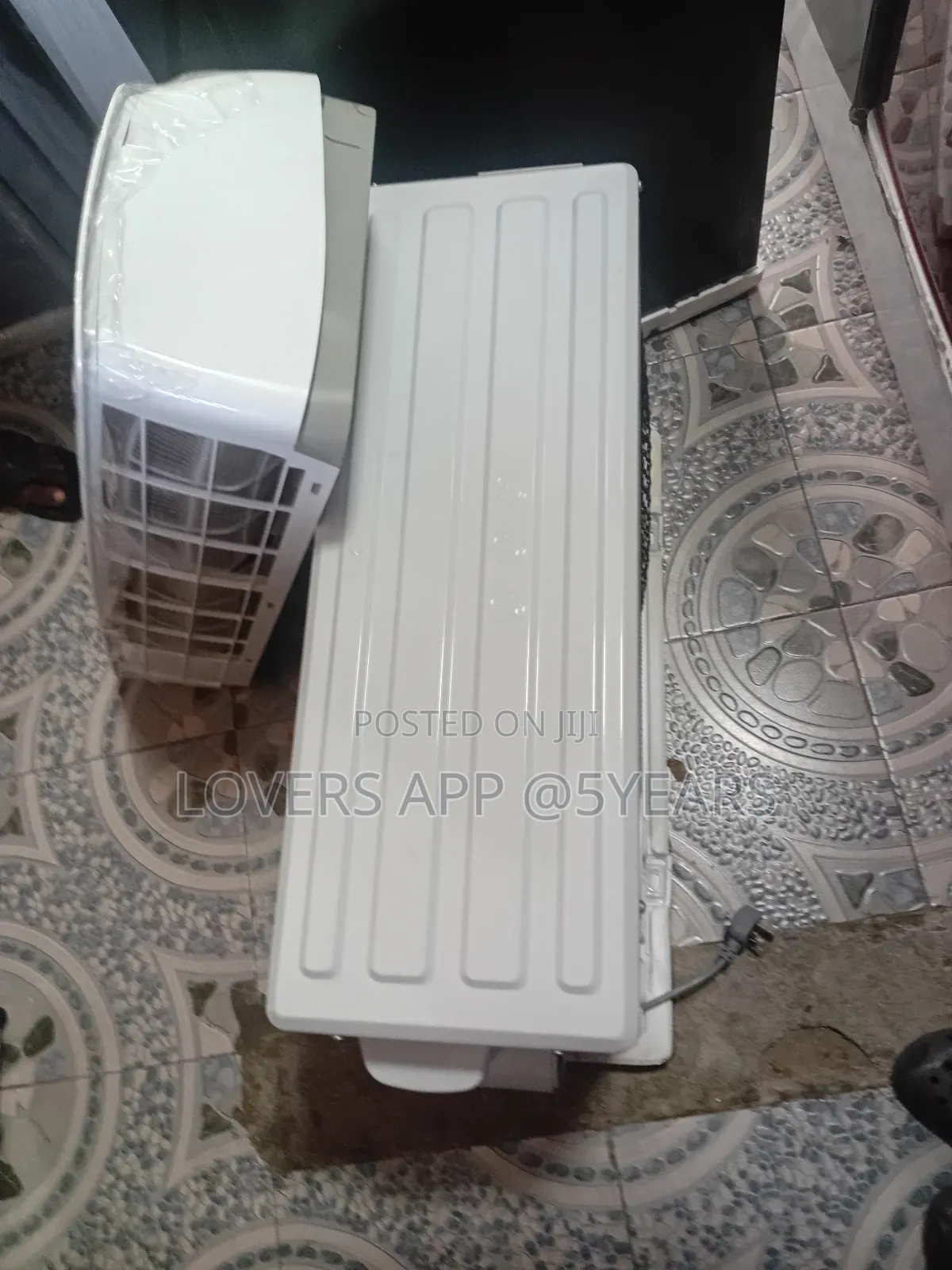 Rainbow 1.5hp Phenomenal White Window Air Conditioner.