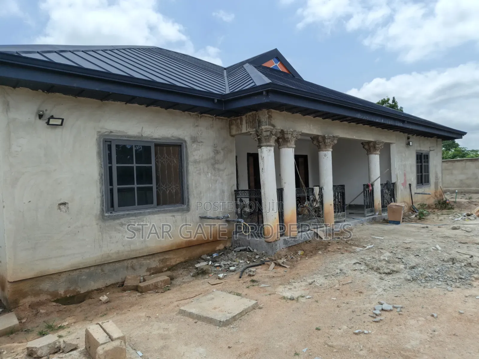 5bdrm House in Near Kenyasi, Kwabre for sale