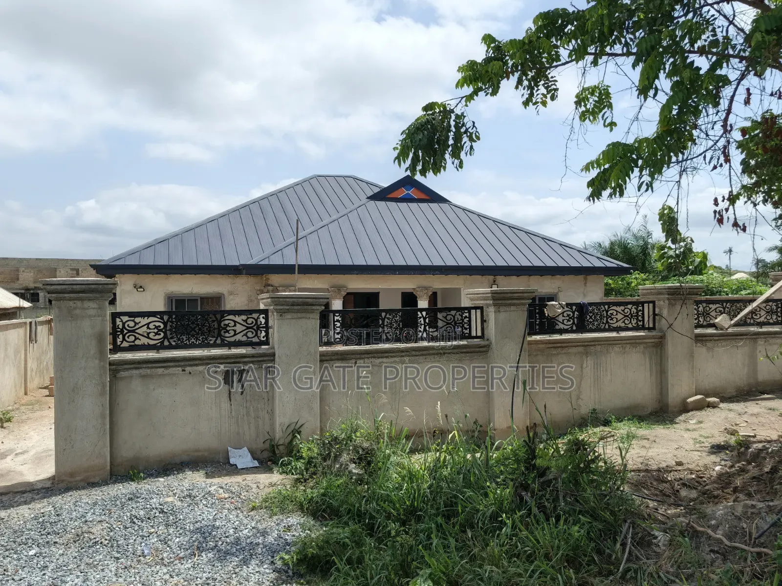 5bdrm House in Near Kenyasi, Kwabre for sale
