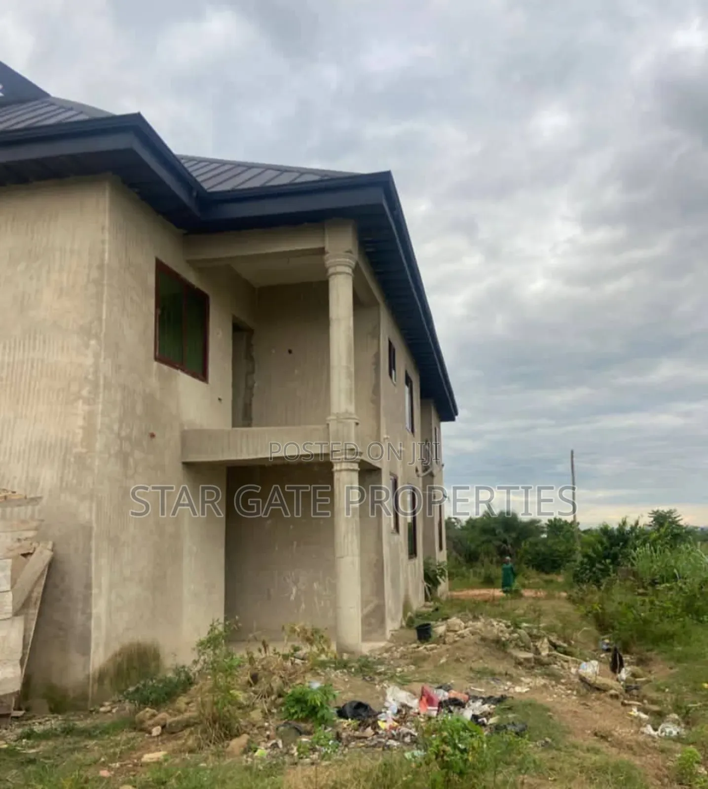 8bdrm House in Kodie Akom, Kumasi Metropolitan for sale