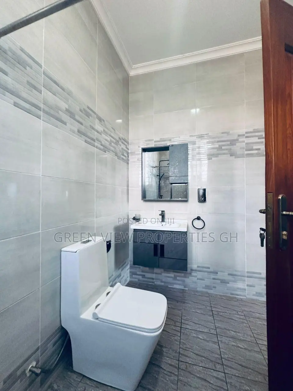 3bdrm Apartment in West Hills Mall Area for rent