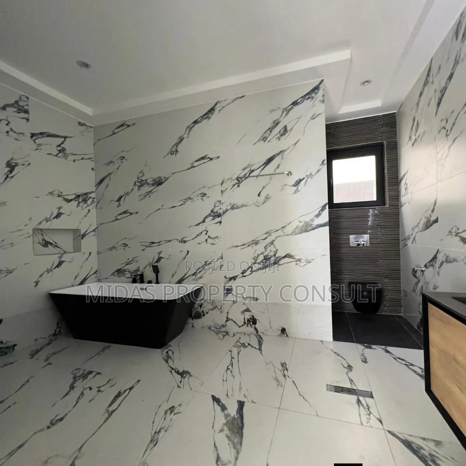 5bdrm House in East Legon, Boundary Road Area for sale