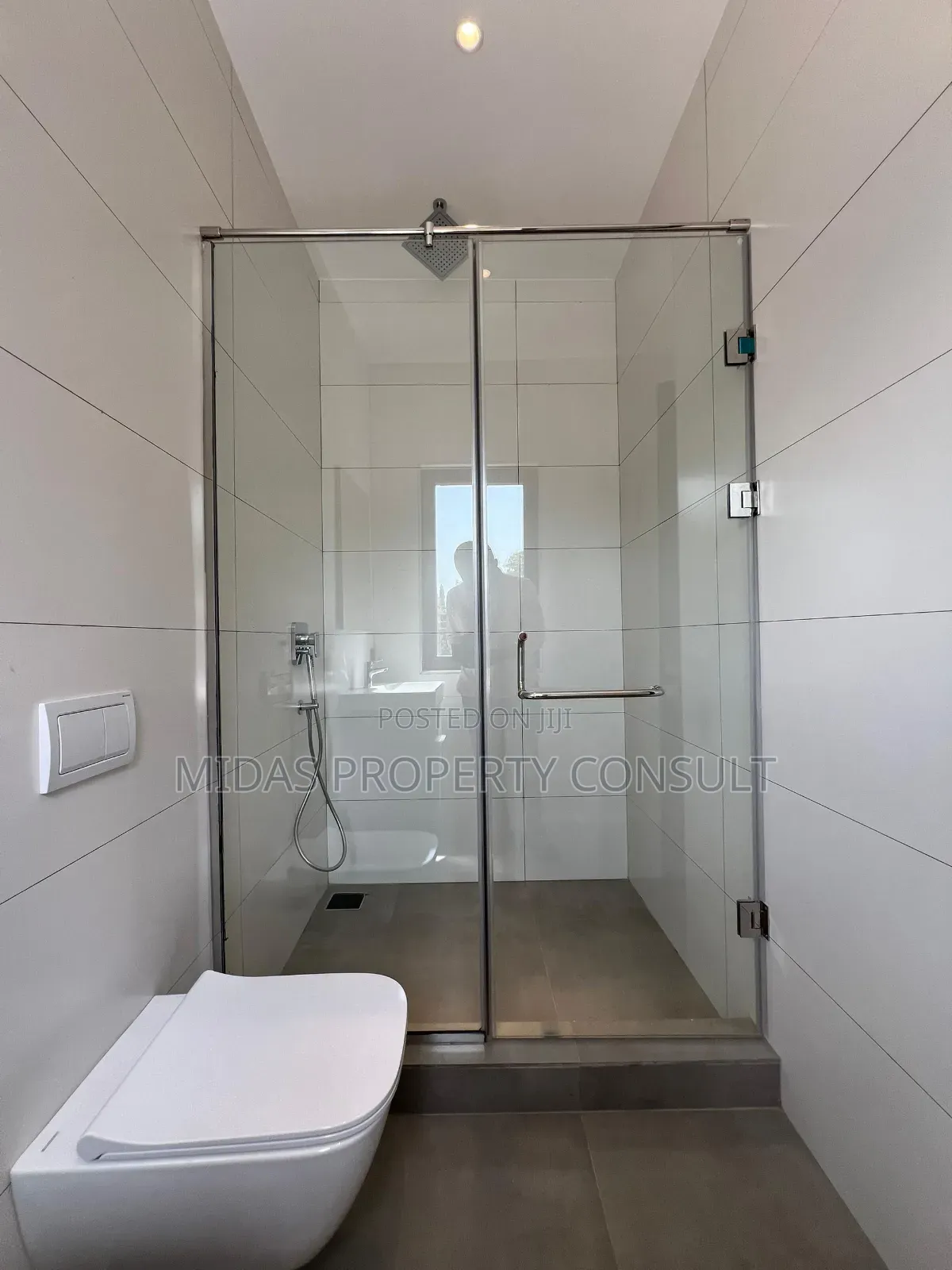 5bdrm House in Adjiringanor, Ability for sale