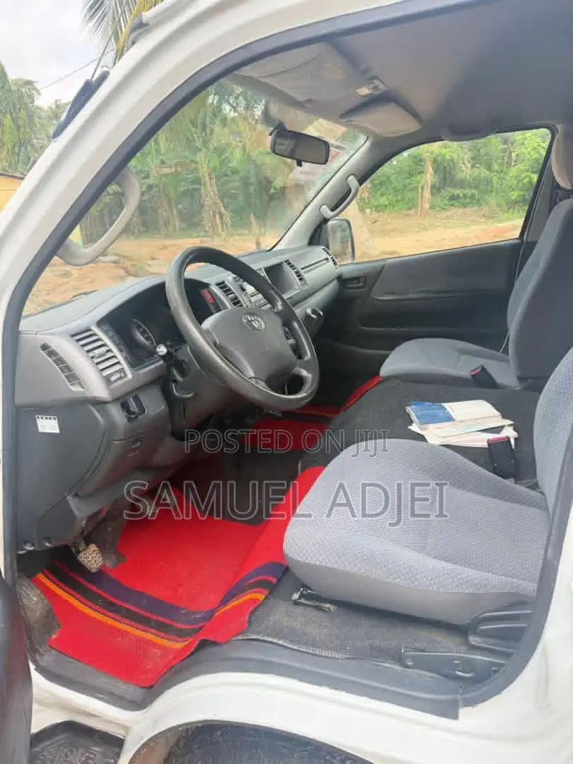 Toyota Grand HiAce 2016 White