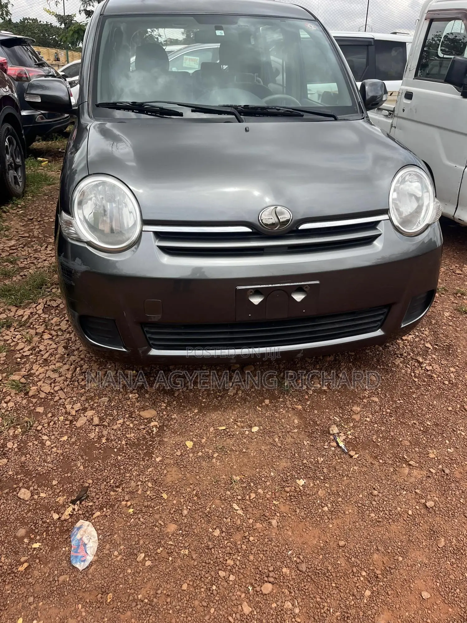 Toyota Sienta 1.5 FWD 2010 Gray