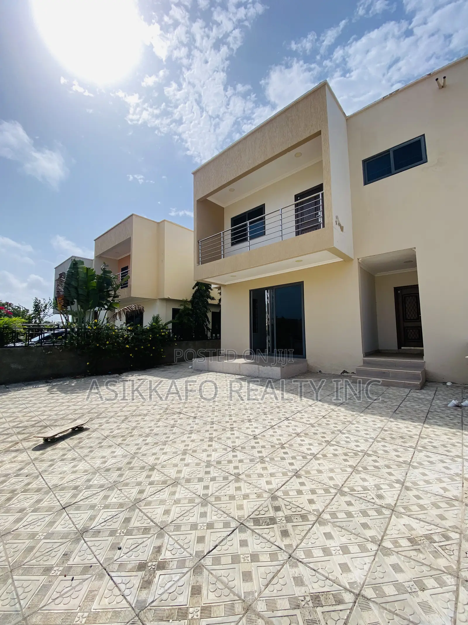 3bdrm Townhouse/Terrace in Beach Road, Sakumono for sale