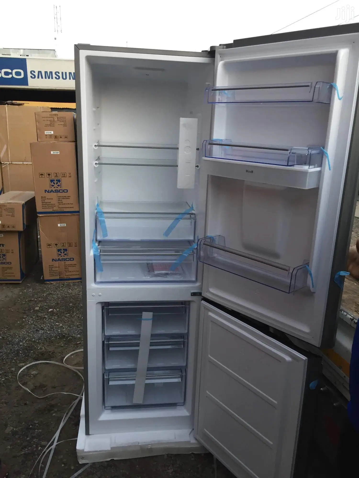 Enjoy Chilled Drinks With Pearl 309L Bottom Freezer Fridge
