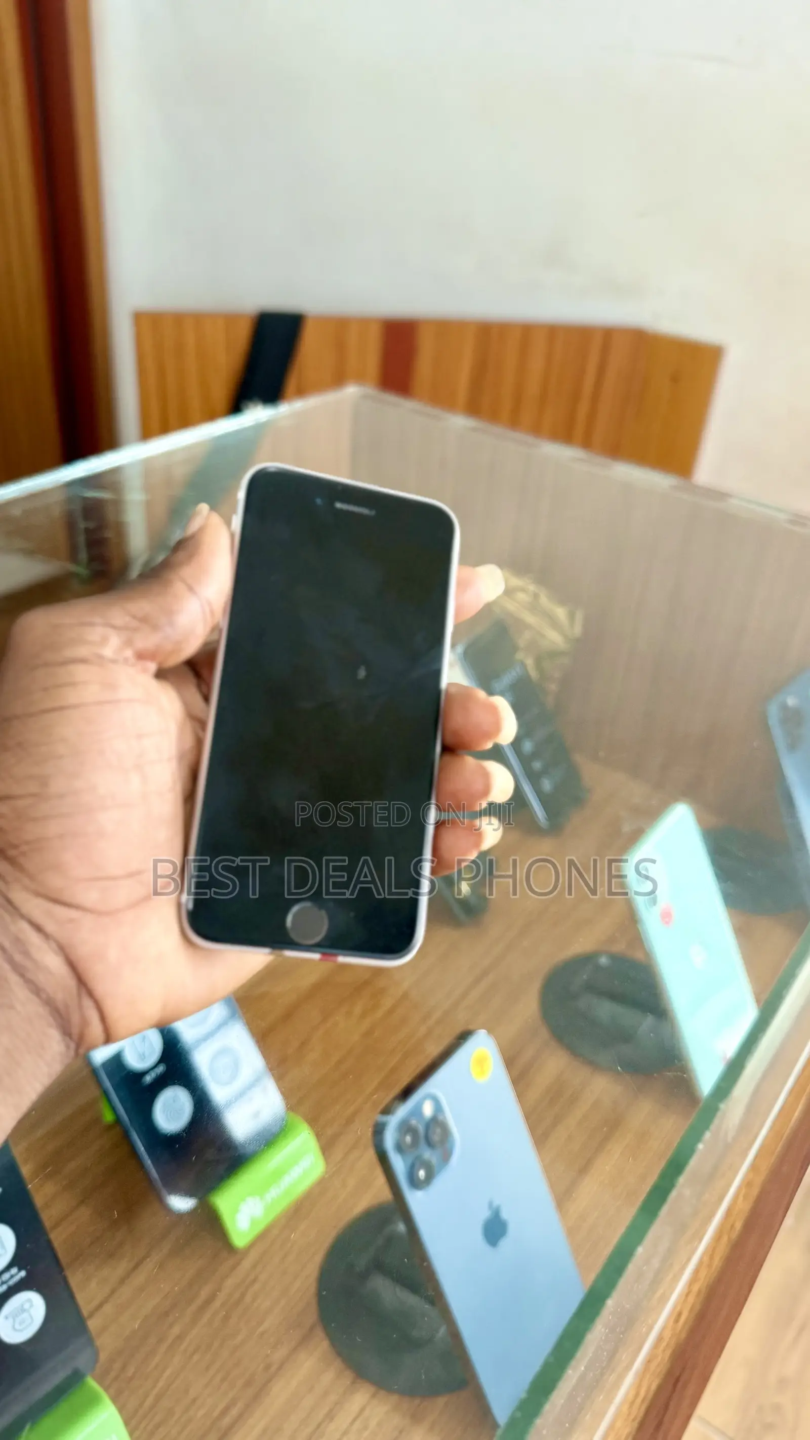 Apple iPhone SE (2020) 64 GB Gray