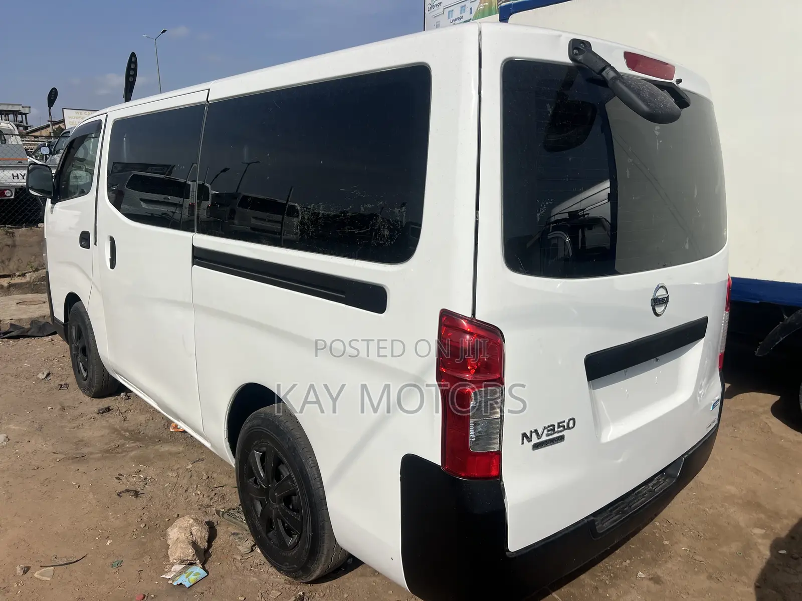 Nissan Caravan (Urvan) 2015 White