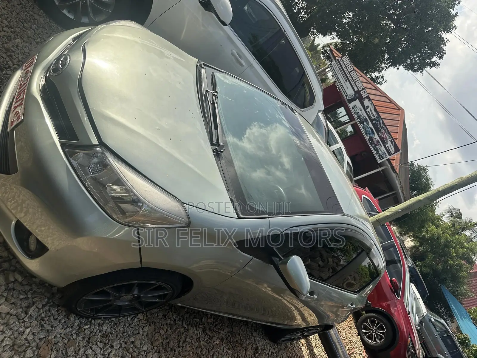 Toyota Vitz 1.3 FWD 5dr 2012 Green