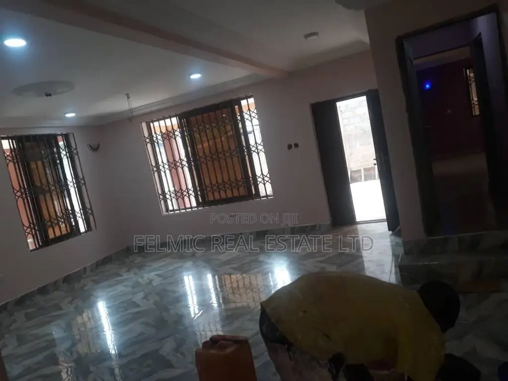 10bdrm Apartment in Felmic Real Estate, Kwabenya for sale