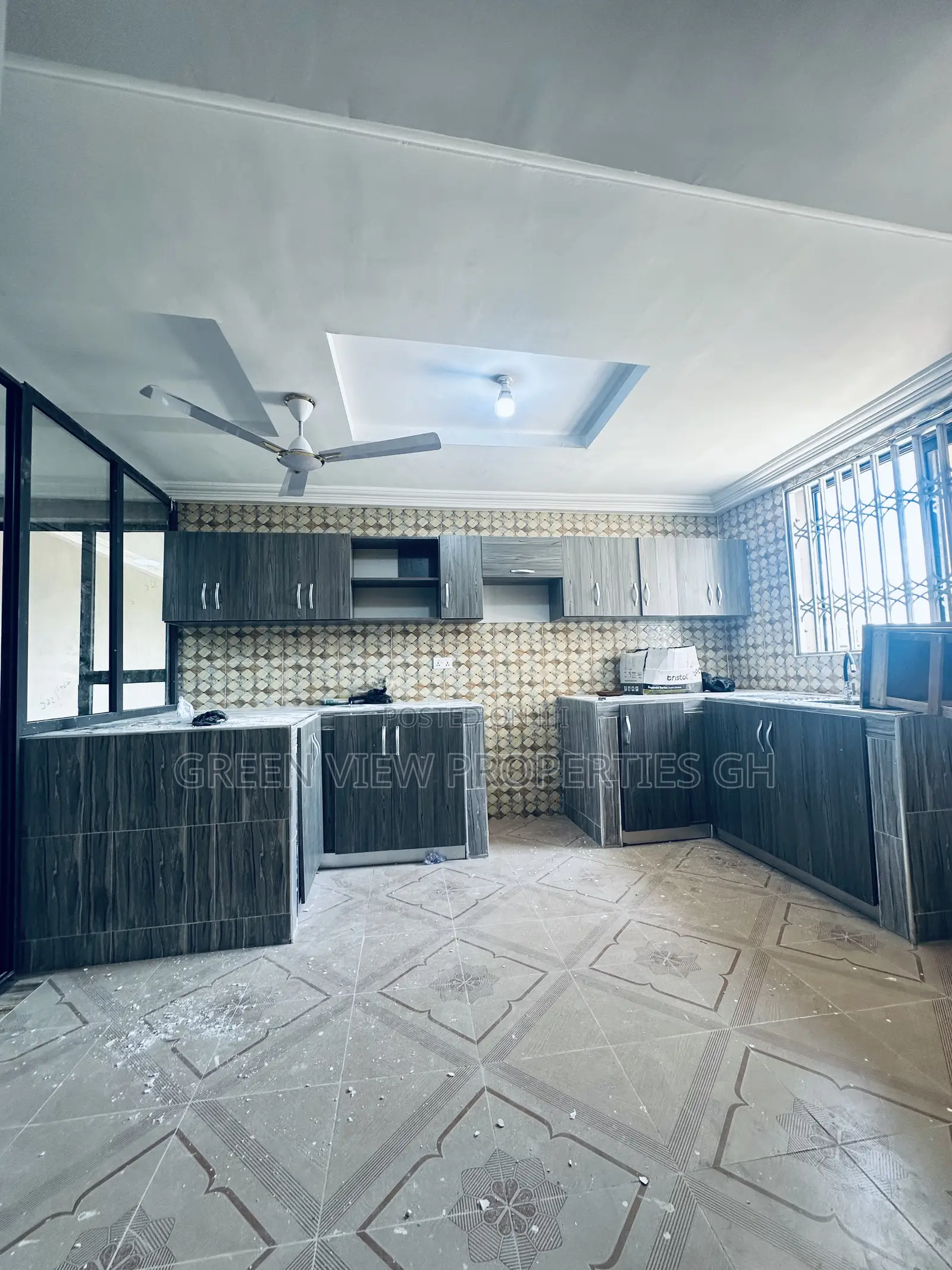 3bdrm Apartment in West Hills Mall Area for rent