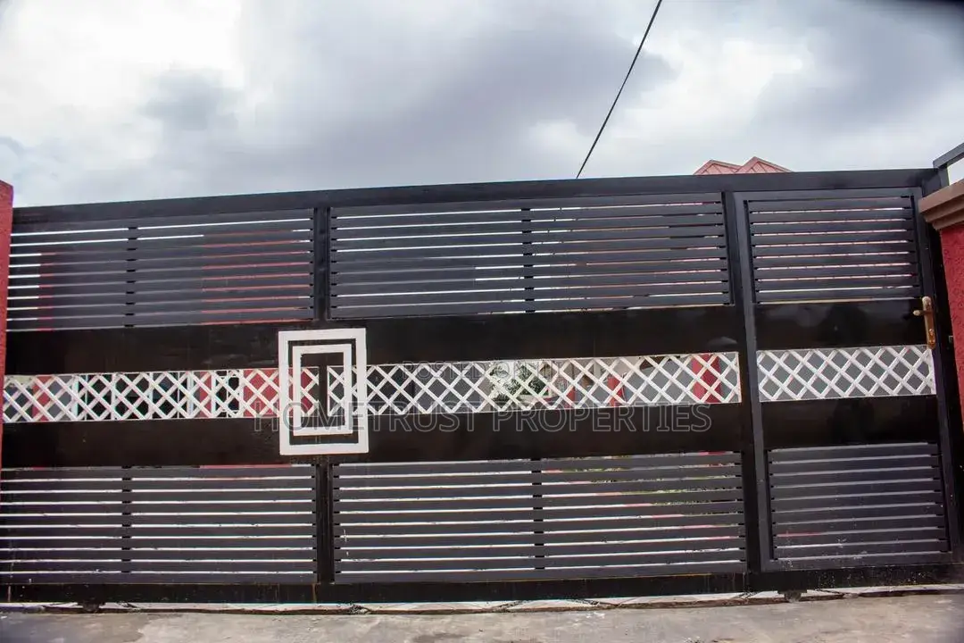 3bdrm House in Amasaman Sarpeiman for sale