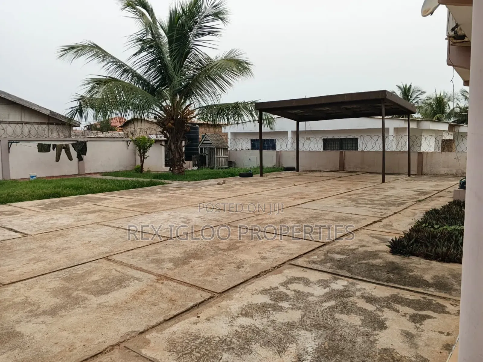 5bdrm House in Nungua Brigade, Accra Metropolitan for sale