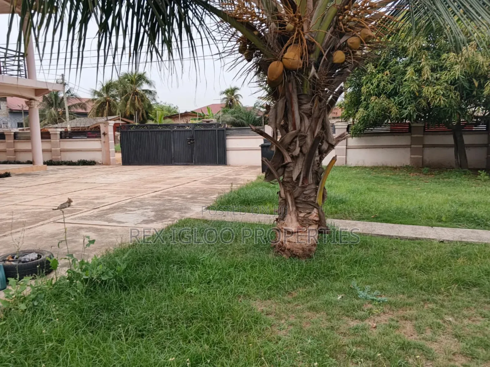 5bdrm House in Nungua Brigade, Accra Metropolitan for sale