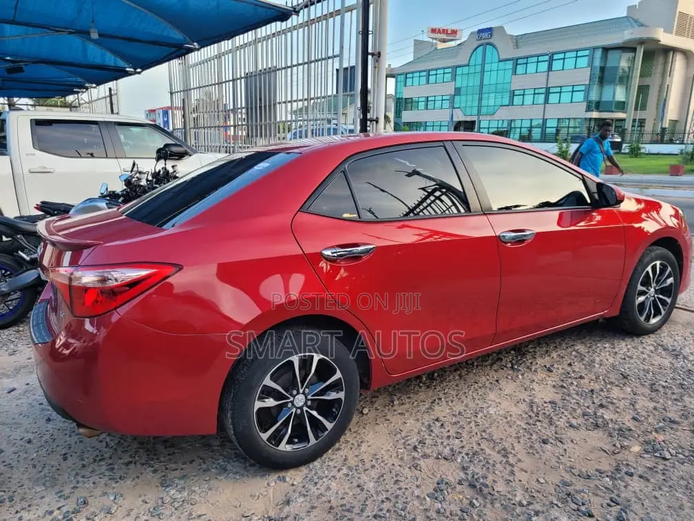 Toyota Corolla LE (1.8L 4cyl 2A) 2018 Red