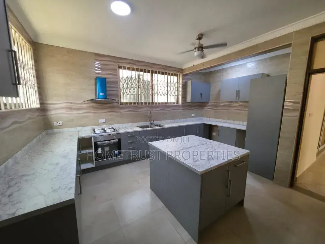8bdrm Duplex in East Legon A&C Mall for rent