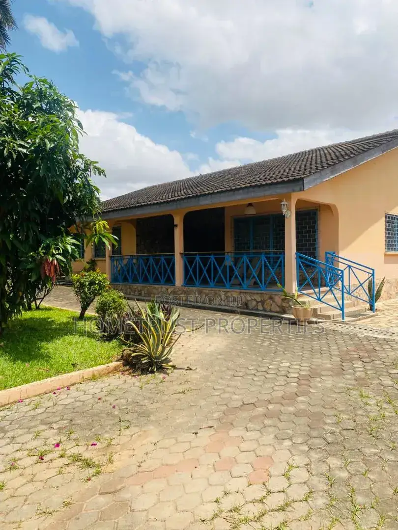 5bdrm House in Achimota Cfc, The Mall for sale