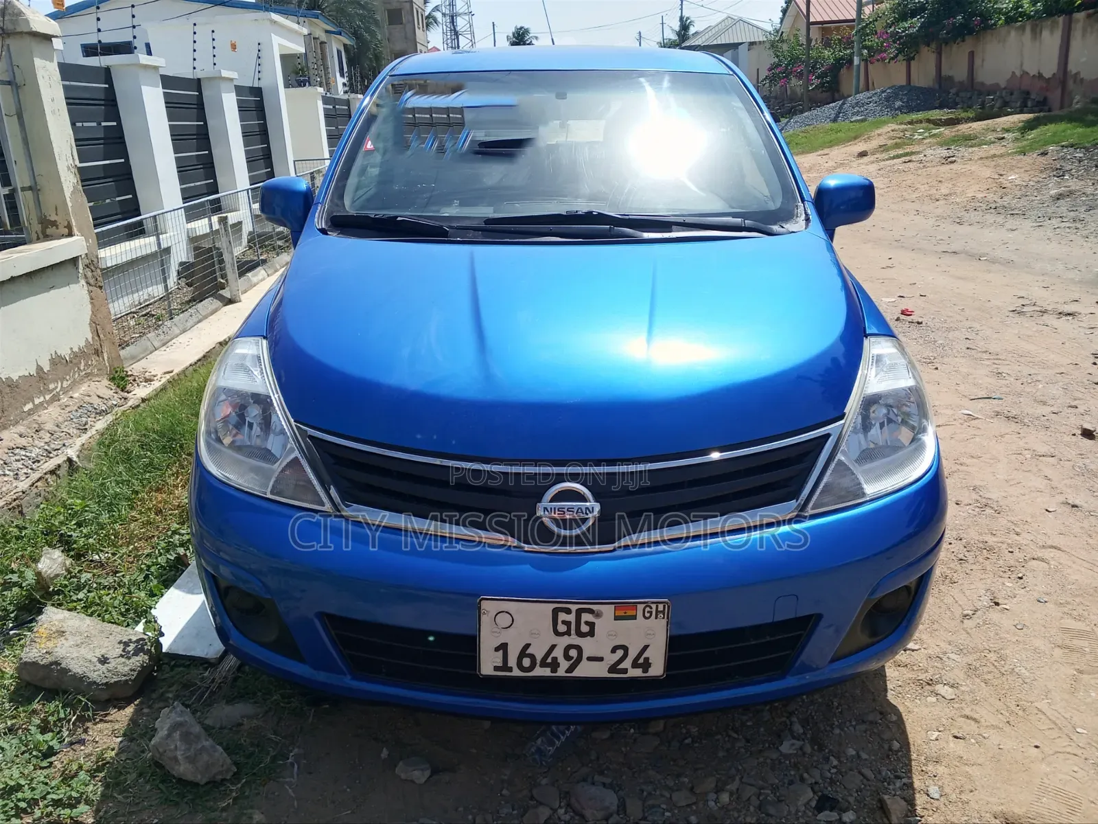 Nissan Versa 2010 Blue