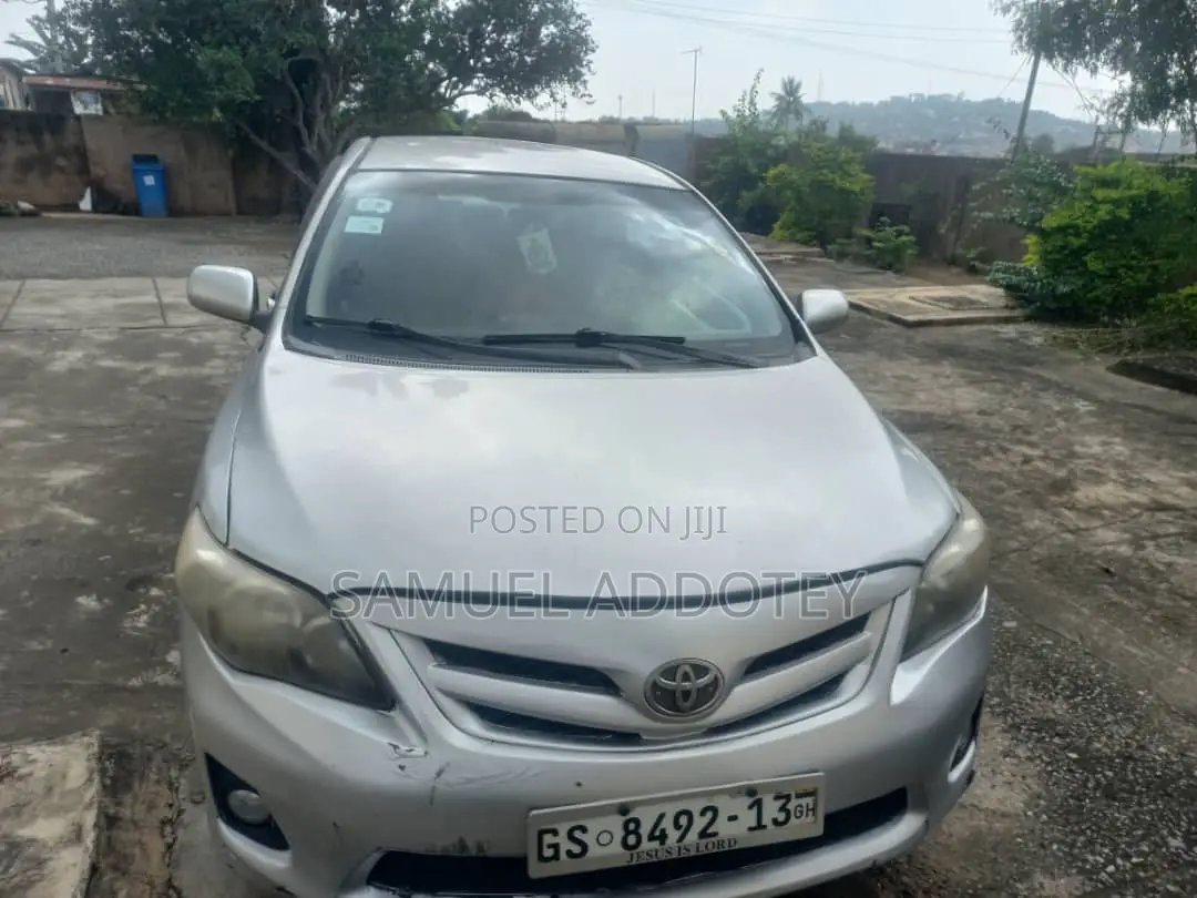 Toyota Corolla 2012 Silver