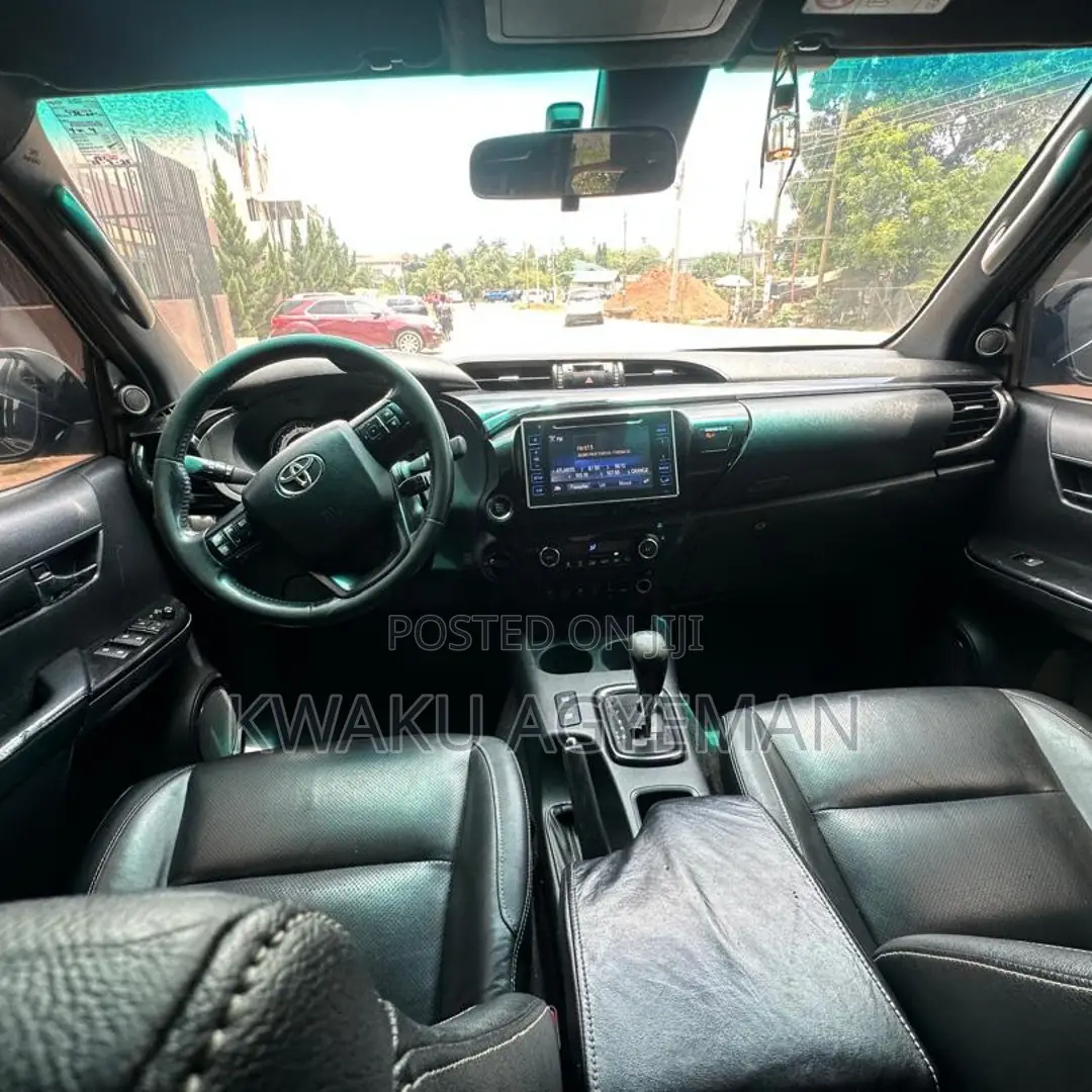 Toyota Hilux 2018 Black