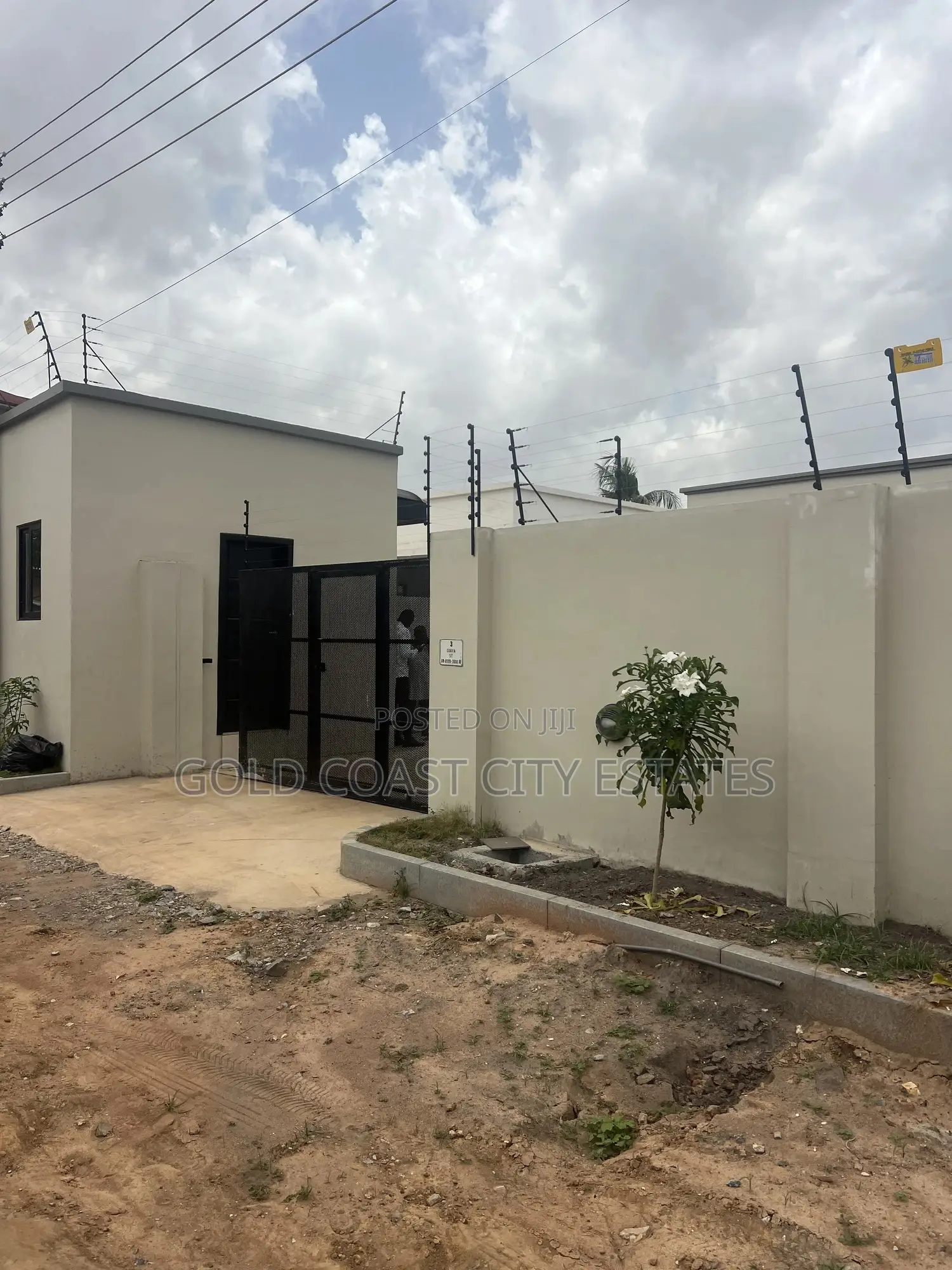 3bdrm House in Achimota for sale