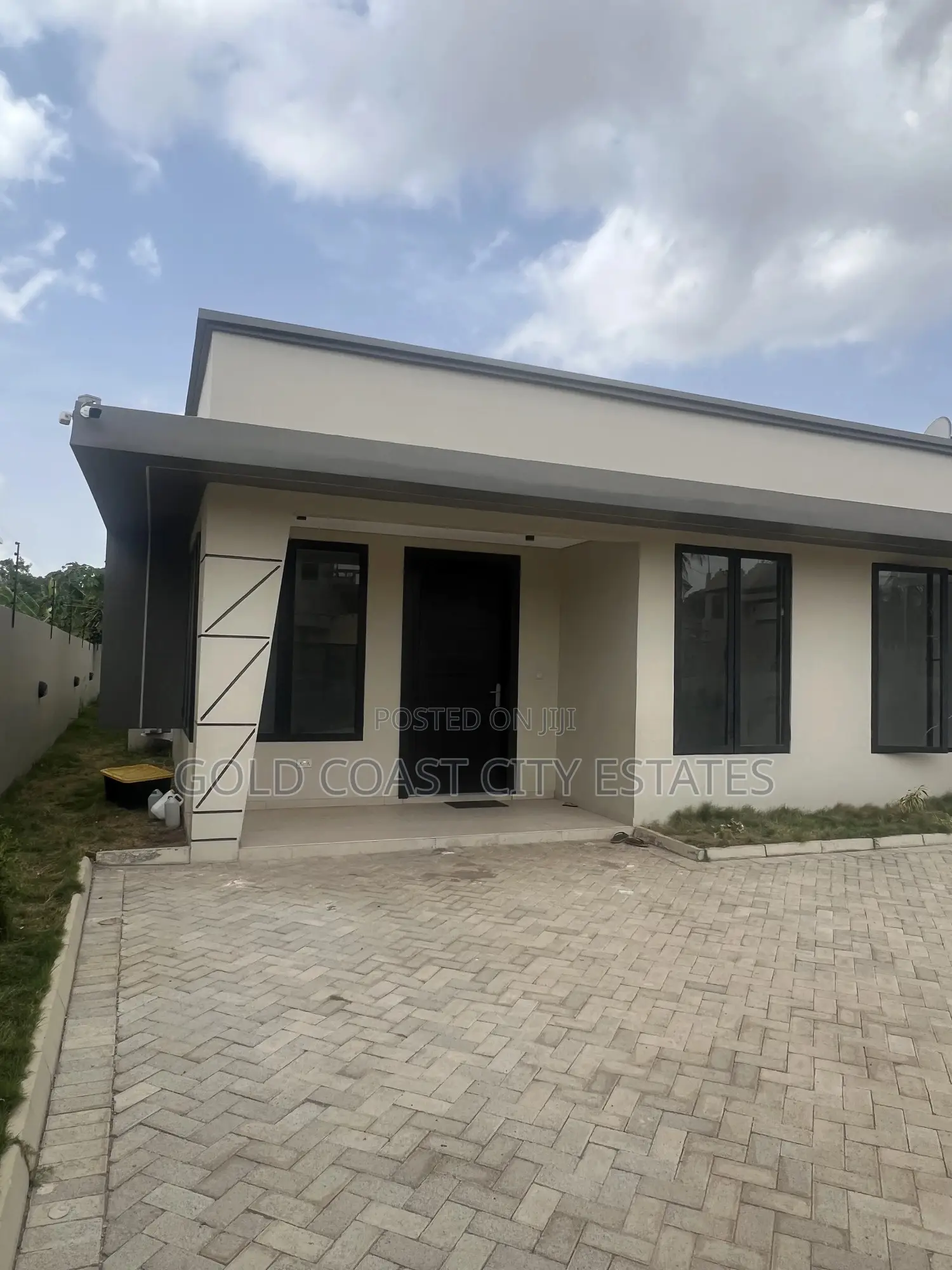 3bdrm House in Achimota for sale