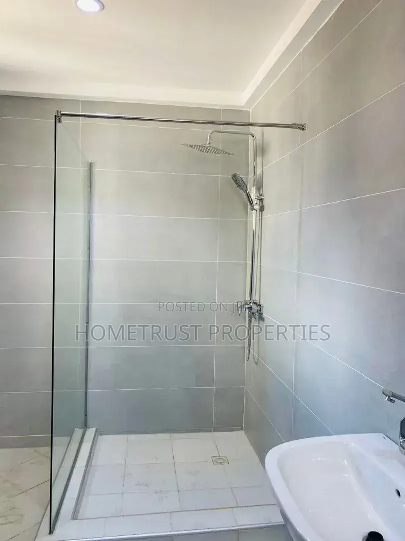 4bdrm Duplex in Achimota Kingsby, Mile 7 for sale