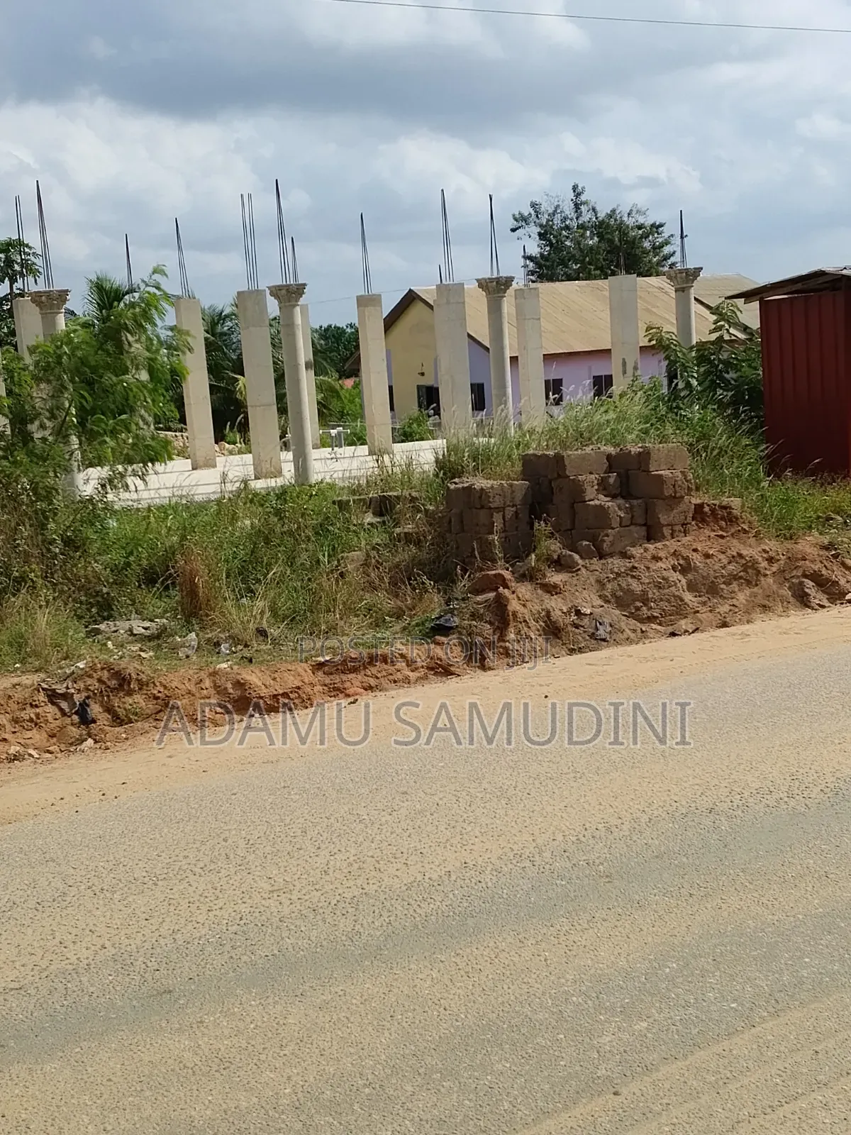 Road Side Land With 3shops Footen N Pillar Structures for Cool Price