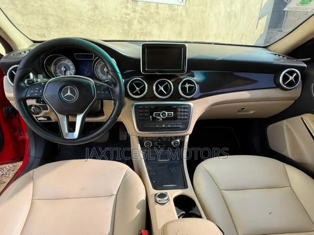 Mercedes-Benz GLA 250 2016 Red
