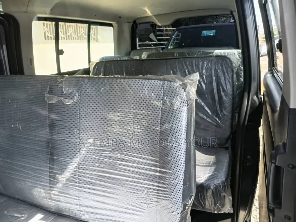 Toyota HiAce 2012 Black