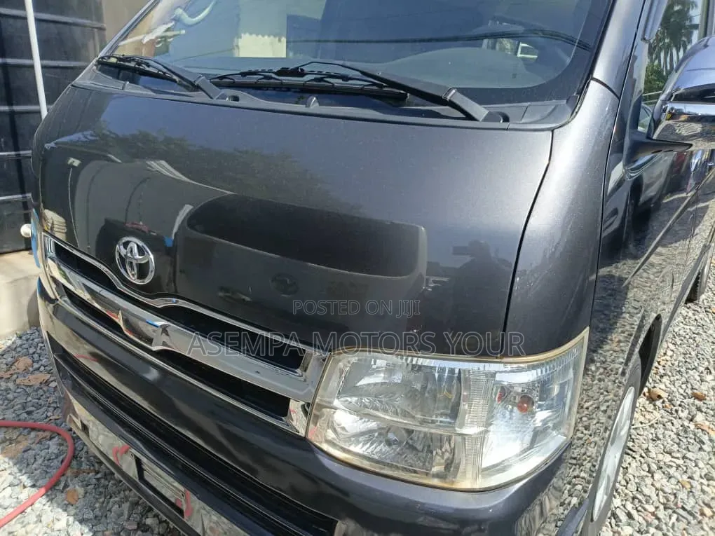Toyota HiAce 2012 Black